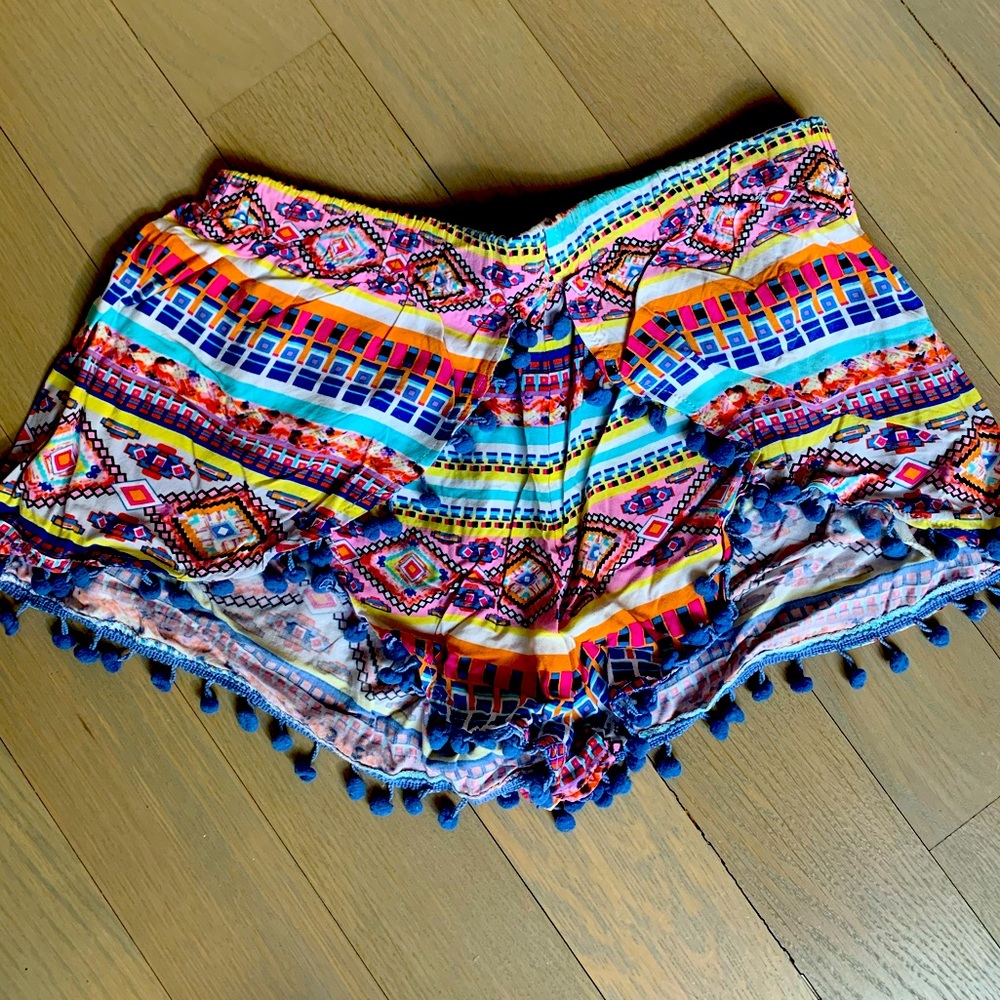 Bright patterned shorts with pom-pom trim